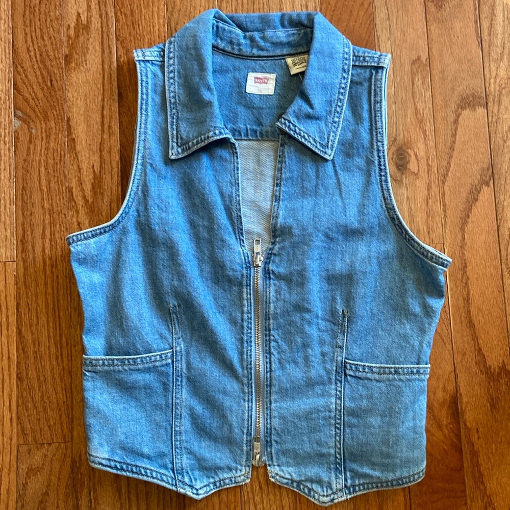 NWT levi’s denim vest